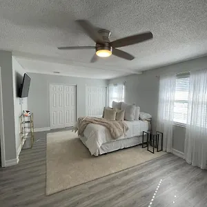  Apartment Modern Townhome