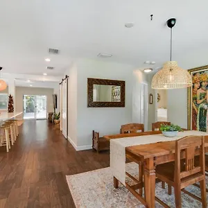  Holiday home Luxury In The Heart Of South & Pool!